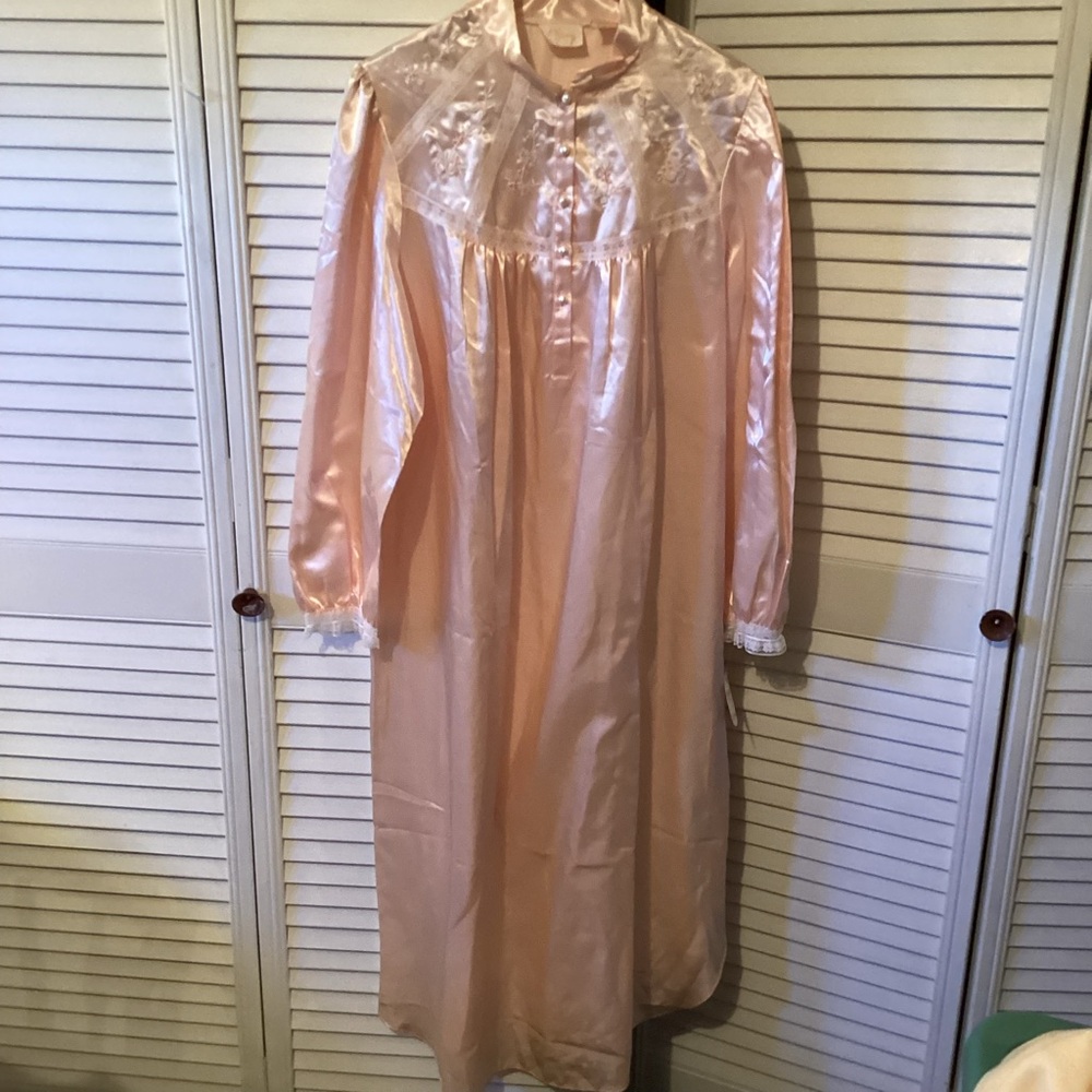 Vintage 1970’s Lise Stevens ladies pink sating long sleeve blouse, size medium